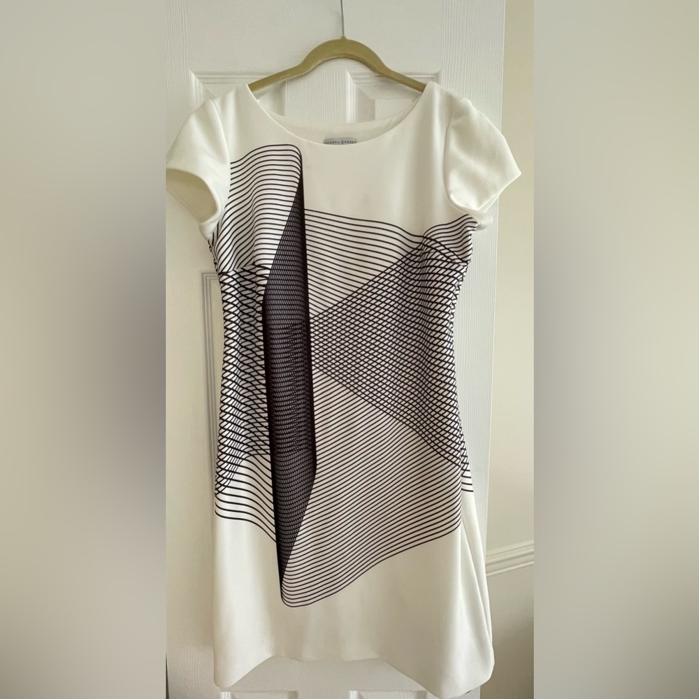 Sandra Darren Black and White Geometric Short-Sleeve Dress